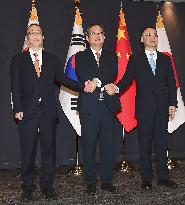 Japan, China, S. Korea hold talks