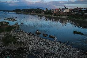 Daily Life In Kashmir