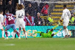 Burnley FC v Manchester United - Premier League