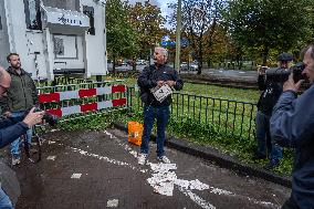 Pegida Tears Up Korans In Front Of Embassies In The Hague