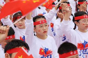 Teachers And Pupils Sing to Celebrate National Day in Lianyungang