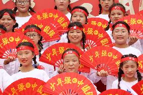 Teachers And Pupils Sing to Celebrate National Day in Lianyungang