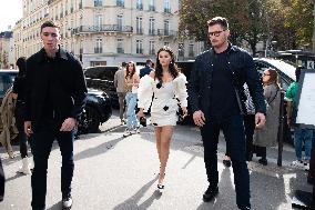 Selena Gomez Outside The Avenue - Paris