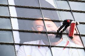 Rope Access Technicians Put Up A Giant Poster - Paris
