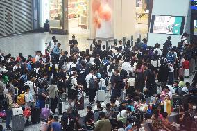 Passengers Wait For The Train at Hangzhou East Railway Station