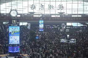 Passengers Wait For The Train at Hangzhou East Railway Station