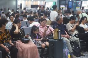 Passengers Wait For The Train at Hangzhou East Railway Station