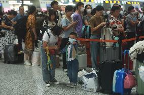 Passengers Wait For The Train at Hangzhou East Railway Station