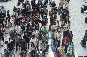 Passengers Wait For The Train at Hangzhou East Railway Station