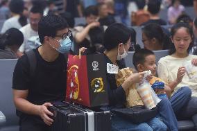 Passengers Wait For The Train at Hangzhou East Railway Station