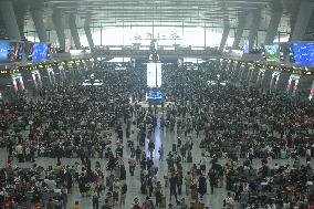 Passengers Wait For The Train at Hangzhou East Railway Station