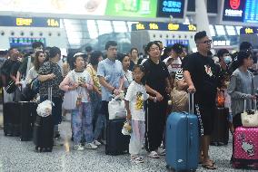 Passengers Wait For The Train at Hangzhou East Railway Station