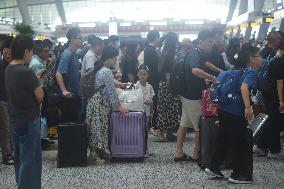 Passengers Wait For The Train at Hangzhou East Railway Station