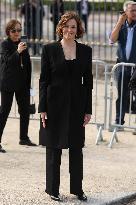 PFW - Givenchy Womenswear Spring/Summer 2024 - Arrivals NB