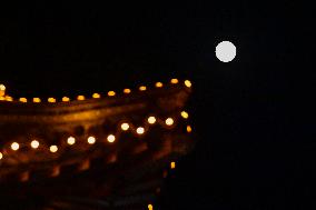 Moon Over Qingzhou