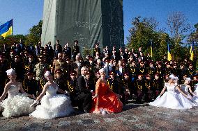 Cadets get shoulder marks in Kyiv