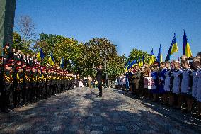 Cadets get shoulder marks in Kyiv