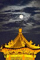 Moon Over Qingzhou