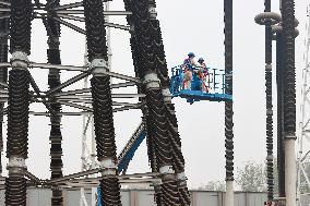 Construction Workers Overhaul Inspection Converter Station Equipment in Huai 'an