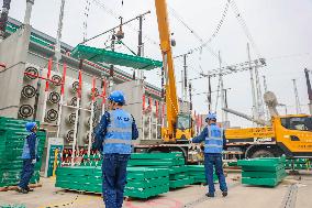 Construction Workers Overhaul Inspection Converter Station Equipment in Huai 'an