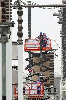 Construction Workers Overhaul Inspection Converter Station Equipment in Huai 'an