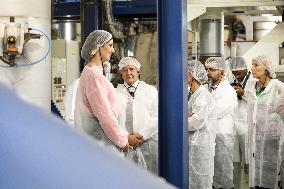 Visit Of The Minister Of Economy And The Sea To Nestle Factory In Porto