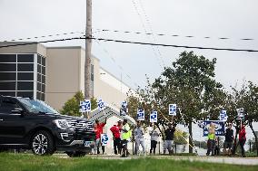 U.S.-CHICAGO-AUTO WORKERS-STRIKE-EXPANSION