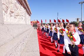 CHINA-BEIJING-MARTYRS' DAY-FALLEN NATIONAL HEROES-FLOWER BASKETS PRESENTING (CN)