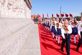 CHINA-BEIJING-MARTYRS' DAY-FALLEN NATIONAL HEROES-FLOWER BASKETS PRESENTING (CN)