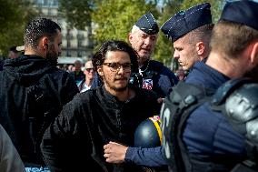 Support for the police at Place de la Republique - Paris