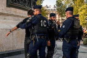 Support for the police at Place de la Republique - Paris