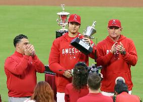 Baseball: Angels' Ohtani gets team MVP award