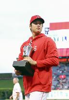 Baseball: Angels' Ohtani gets team MVP award
