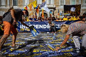 Pro-Independence Catalans Commemorate October 1st - Barcelona