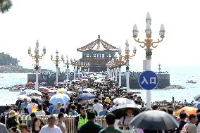 Tourist Travel in Qingdao During National Holiday