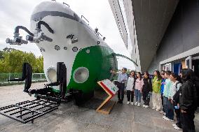 Students Visit Taizhou Museum