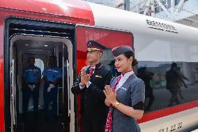 Xinhua Headlines: Indonesia's first high-speed railway comes into service, heralding new era