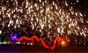 Fire Dragon Steel Flower Performance in Zaozhuang