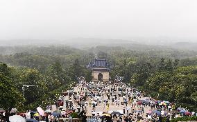 Tourists Visit Sun Yat-sen Mausoleum in Nanjing