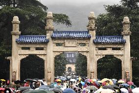 Tourists Visit Sun Yat-sen Mausoleum in Nanjing