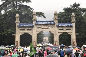 Tourists Visit Sun Yat-sen Mausoleum in Nanjing