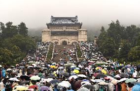 Tourists Visit Sun Yat-sen Mausoleum in Nanjing