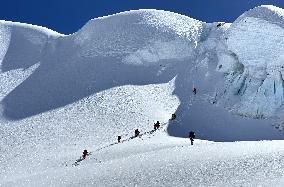 Ma Xiao Climb The World's Sixth Highest Peak Cho Oyu