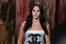 PFW Chanel Runway Vittoria Ceretti