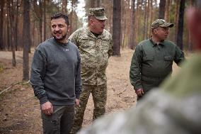 Zelensky Visits Troops In Kupyansk-Lyman Area