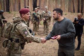 Zelensky Visits Troops In Kupyansk-Lyman Area