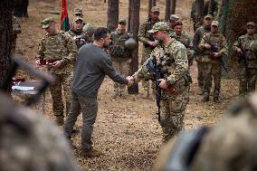 Zelensky Visits Troops In Kupyansk-Lyman Area