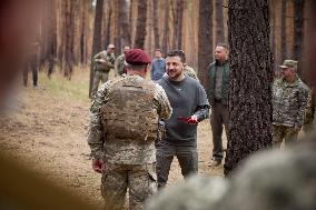 Zelensky Visits Troops In Kupyansk-Lyman Area