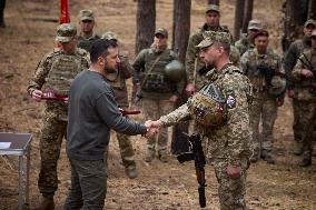 Zelensky Visits Troops In Kupyansk-Lyman Area