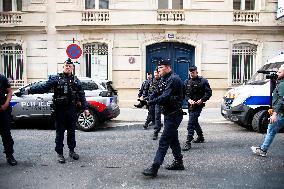 Derniere Renovation Environmental activists Protest - Paris